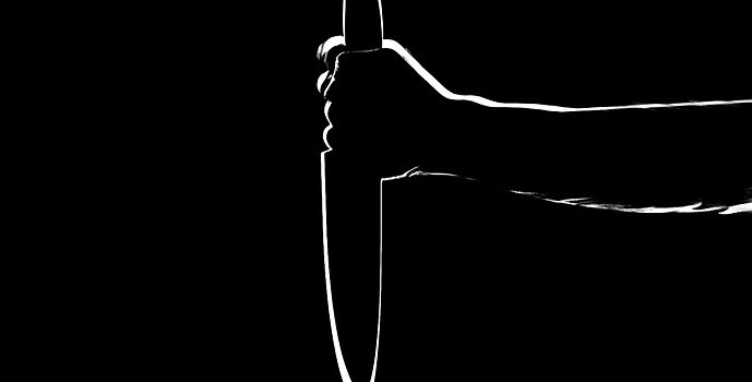 В Ростове 19-летний юноша из ревности напал на знакомую с ножом