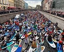 Фестиваль сапсерфинга в центре Петербурга собрал рекордное число участников