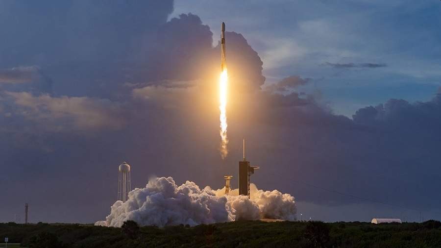 SpaceX запустила ракету-носитель с 49 спутниками сети Starlink