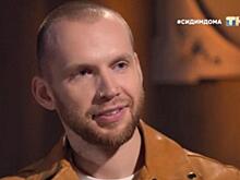 На стиле: «холостяк» Криворотов показал себя с длинными волосами