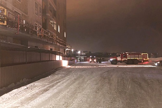 На стройплощадке ЖК «Беринг» в Новосибирске сгорела крыша дома