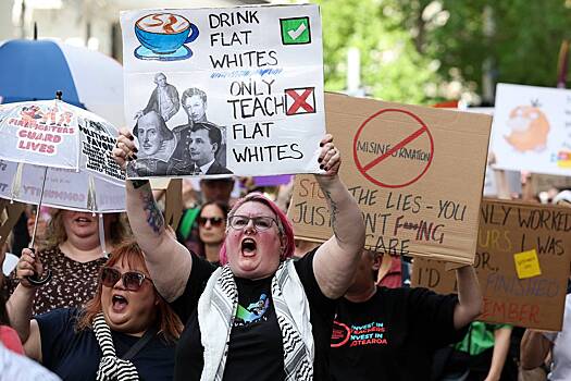 В союзной США стране забастовали больше 100 тысяч человек