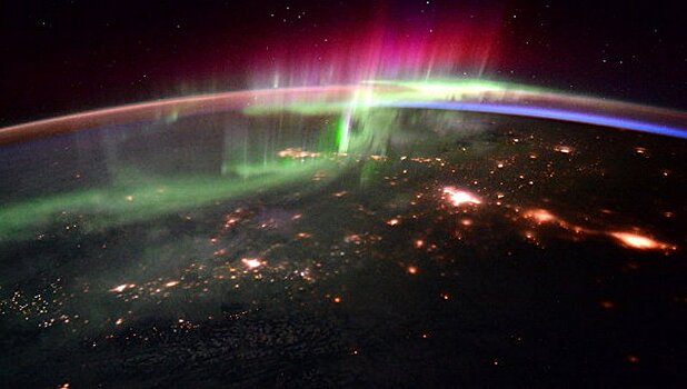 Красивое северное сияние сфотографировали из космоса