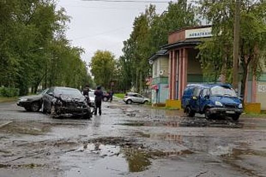 «Тойота» разбилась вдребезги в северодвинском тройном ДТП