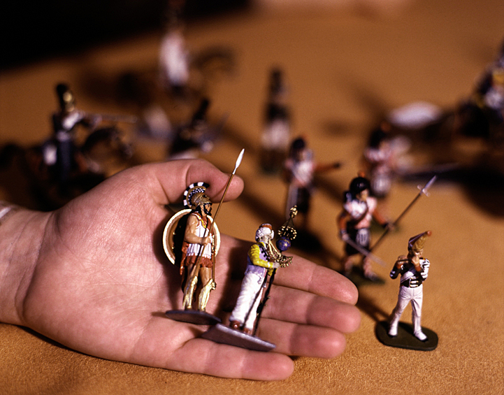 Еще одной забавой была игра в солдатики. Правила здесь определялись только фантазией участников и размерами их личной армии