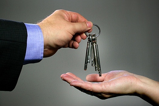 Юрист Давыдов: уже взявшие льготную ипотеку семьи продолжат платить ее по ставке 6%