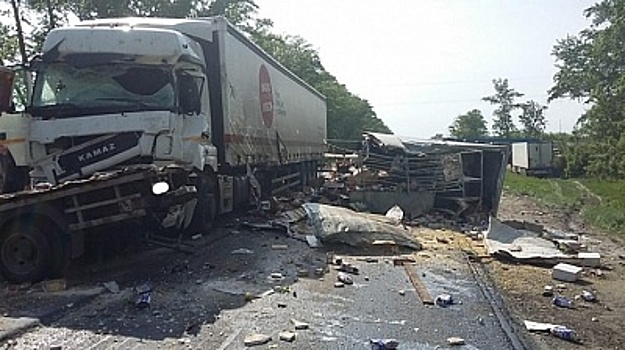 Крупная авария с участием трех грузовиков произошла в Шацком районе