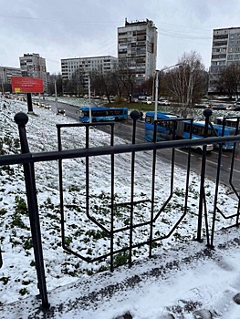 Автобус перегородил проезжую часть в результате ДТП в Новокузнецке