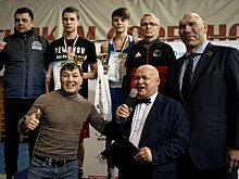 Валуев, Проводников, Артемьев, Антонов и другие легенды ринга наградили мальчишек