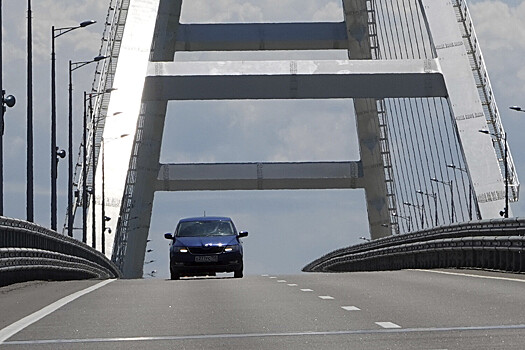 По Крымскому мосту перекрыли движение автомобилей