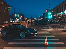 Петербуржца отбросило на 10 метров после столкновения с Porsche