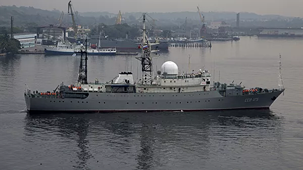 США и Канада следят за российским кораблем