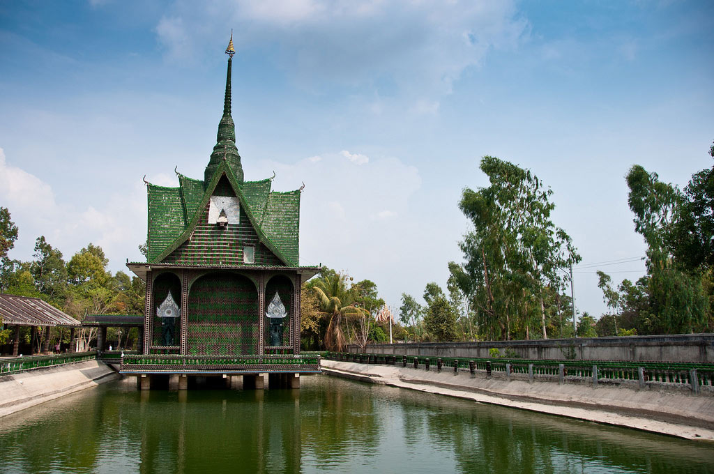 Храм миллиона бутылок, Таиланд, Азия