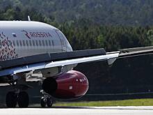 Самолет Superjet 100 с россиянами на борту резко прервал рейс из-за поломки