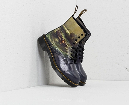 В Петербурге открылся первый флагманский магазин Dr. Martens