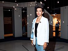 Елена Борщева, Анастасия Гребенкина, Илья Бачурин и другие звезды на финисаже выставки «КОС20МОС21»
