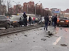Петербурженка устроила ДТП с 13 автомобилями во время тест-драйва