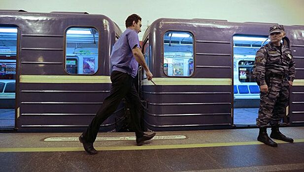 Источник: в поезде метро Санкт-Петербурга сработало неустановленное устройство