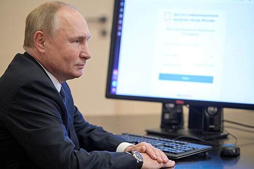 Путин отметил пользу вакцинации от COVID для себя