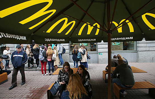 Выручка McDonald’s упала впервые за 20 лет