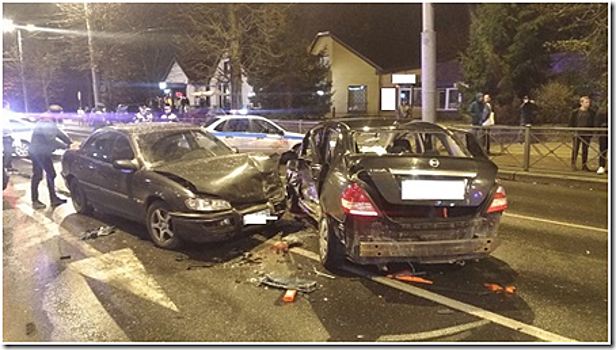 В Калининграде «Мерседес» под управлением 23-летней девушки таранил 21-летний водитель «Ниссана»