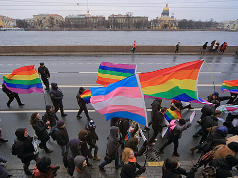 Активисты пытаются оспорить отказ властей Петербурга в проведении митинга с призывом превратить город "в центр европейского гей-туризма"