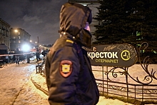 Таксиста вчетвером душили, ограбили и лишили машины в Петербурге