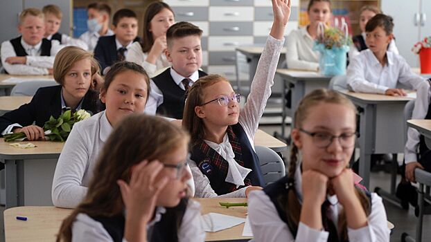 Психолог похвалил родителей, которые платят детям за оценки