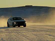 Cadillac испытывает свой первый электрокроссовер в пустынях и Арктике