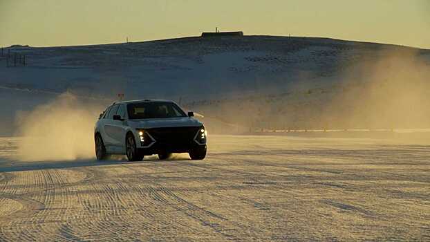 Cadillac испытывает свой первый электрокроссовер в пустынях и Арктике