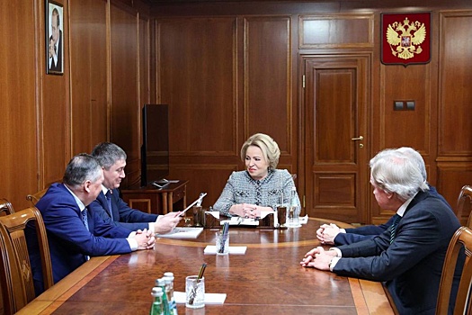 Дмитрий Махонин провел в Москве рабочую встречу с Валентиной Матвиенко