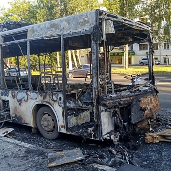 В Чебоксарах загорелся автобус с пассажирами