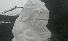 Житель Курской области создал гигантского дракона из снега