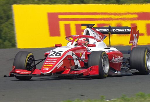 Армстронг выиграл спринт Формулы-3 в Венгрии, Шварцман столкнулся с соперником