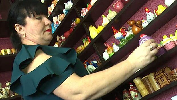 Женщина собрала тысячи солонок и попала в Книгу рекордов России