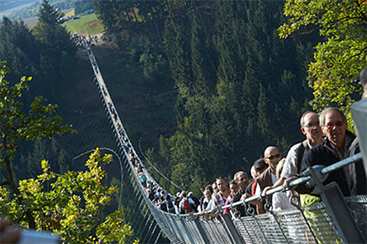 В Германии открыли 360-метровый подвесной  мост