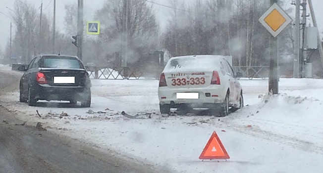 В Ярославле водитель такси снова попал в ДТП