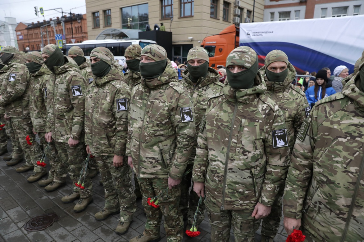 Отряд из 30 нижегородцев отправился в зону СВО в День народного единства