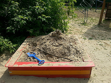 Все песочницы проверят на детских площадках в Богородском