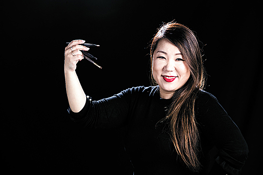 Голливудская визажист Тейлор Чанг-Бабаян узнает секреты кей-красоты в Сеуле