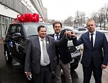 "Почта России" подарила УАЗ отбившемуся от трех грабителей сотруднику