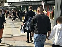 «Здравствуйте, я ваша тётя»: калининградку шокировали немецкие мужчины в цветастых сарафанах и на каблуках (фото)