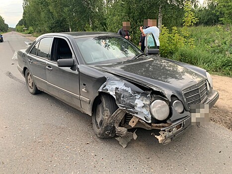 В Кимрах водитель "Нивы" сбежал после того, как устроил ДТП с Mercedes-Benz