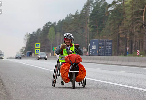 Инвалид на коляске добрался до Владивостока
