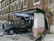 Под Владимиром водитель УАЗа протаранил здание, ЧП сняли на видео