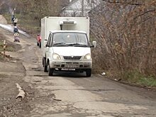 Отрезок дороги на улице Толстого покрылся выбоинами