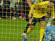 Роналду положил руку на голову поднимающемуся с газона вратарю «Аль-Шабаба» Гроэ и толкнул обратно. Позже форвард «Аль-Насра» извинился перед соперником