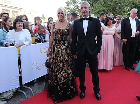 Рудковская и Плющенко стали жертвами мошенников