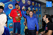 Иномарка «Шихсаидовского» турнира досталась борцу Арсенали Мусалалиеву