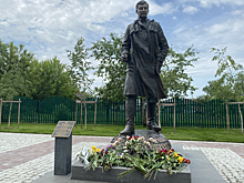 В Советском районе открыли мемориальную доску и бюст Вячеслава Клыкова